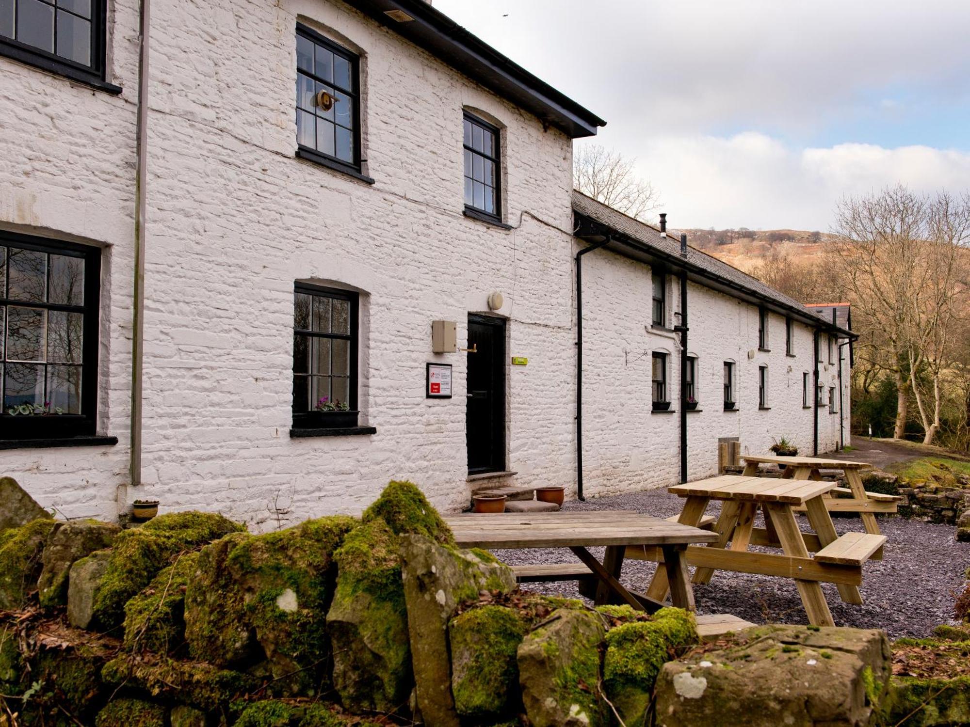 Yha Brecon Beacons Hostel Exterior photo